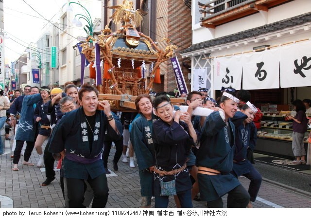氷川神社例大祭2011 幡本西 1109242467 神輿 幡本西 幡ヶ谷氷川神社大祭 photo