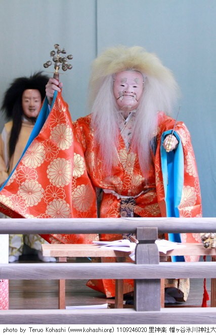 氷川神社例大祭2011 本殿、里神楽 1109246020 里神楽 幡ヶ谷氷川神社大祭 photo