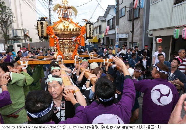 氷川神社例大祭 1309237640 幡ヶ谷氷川神社 例大祭 連合神輿御渡 渋谷区本町 thumbnail