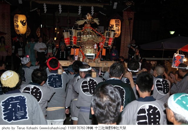 十二社熊野神社 2011 1109170763 神輿 十二社熊野神社大祭 thumbnail