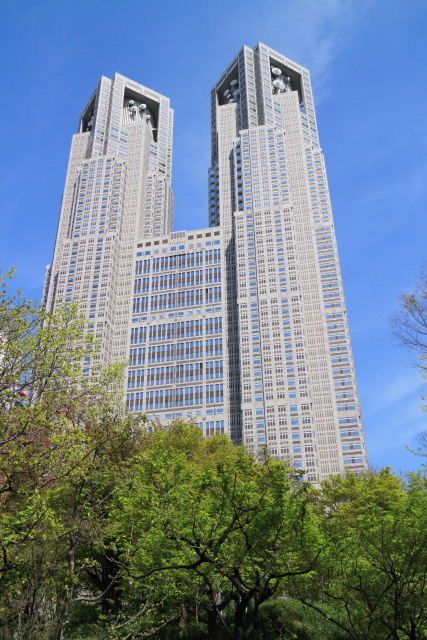 4月の新宿中央公園 1404121757 新宿中央公園 六角堂 東京都庁本庁舎 富士見台 新宿区西新宿 thumbnail