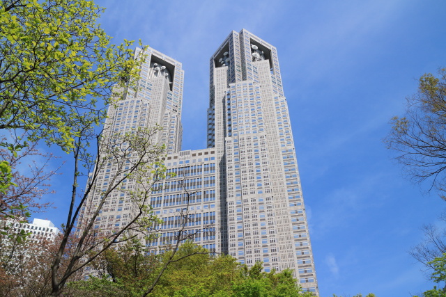 4月の新宿中央公園 1404121779 新宿中央公園 六角堂 東京都庁本庁舎 富士見台 新宿区西新宿 thumbnail